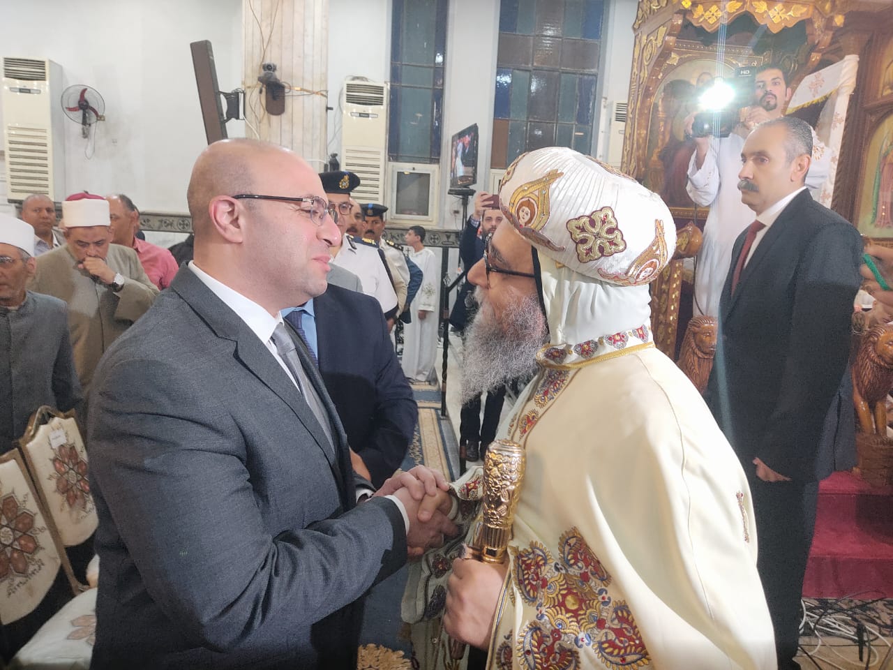 المحافظ يشهد صلاة قداس عيد القيامة بمطرانية ببا